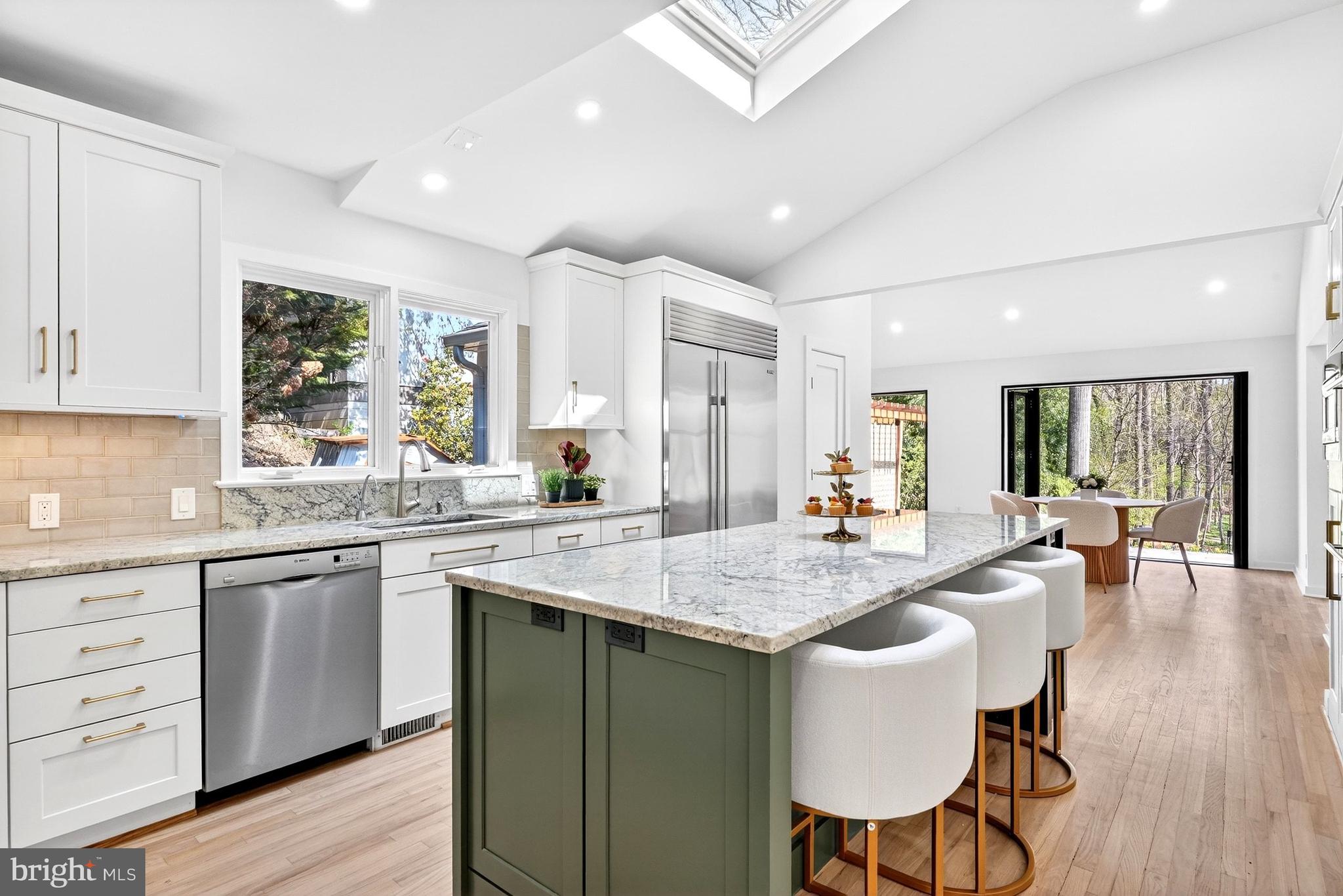 BRADLEY HILLS GROVE - Residential