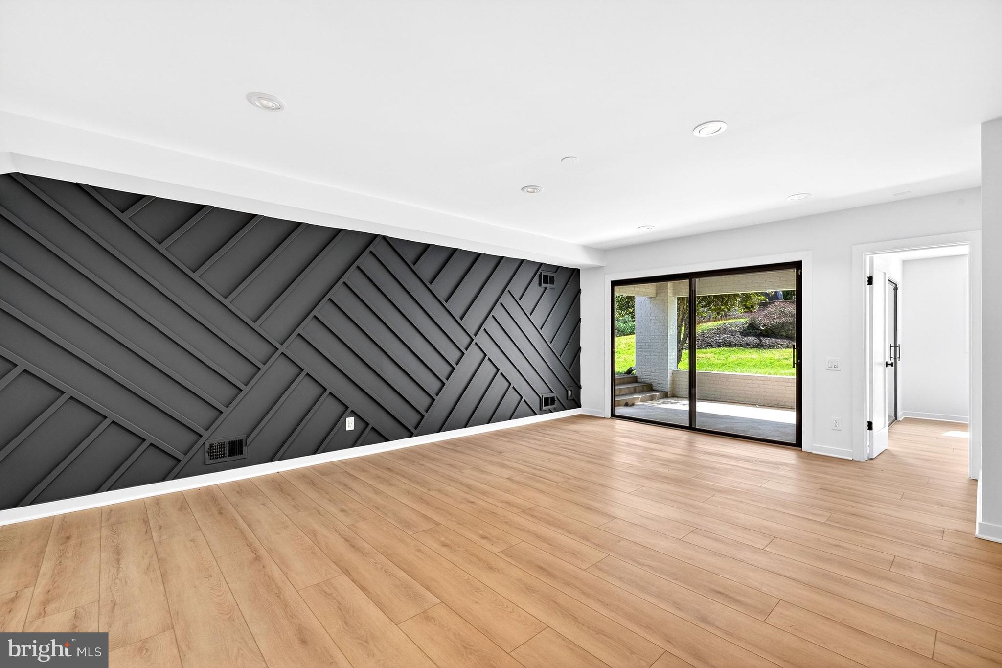 BRADLEY HILLS GROVE - Residential