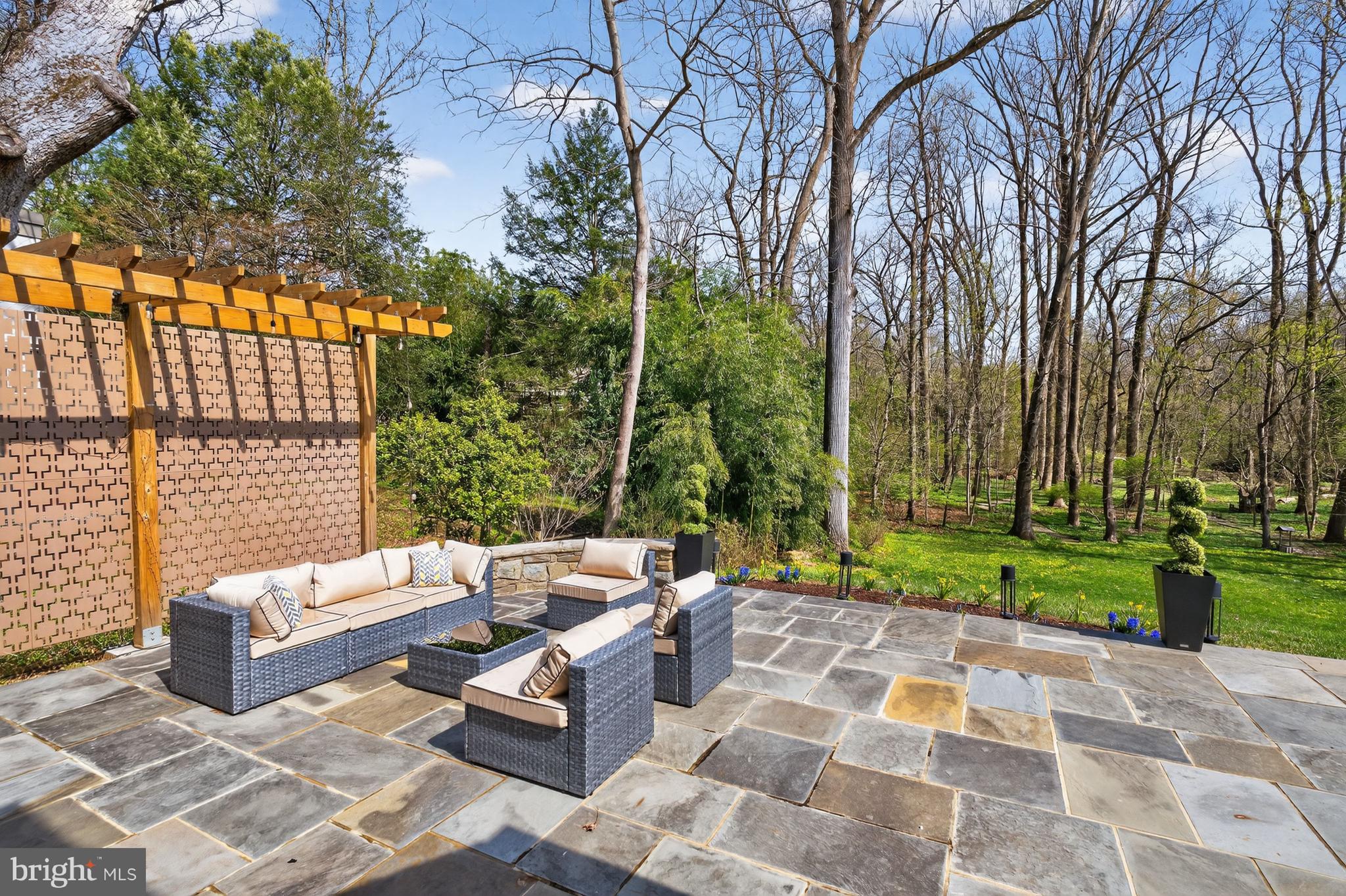 BRADLEY HILLS GROVE - Residential