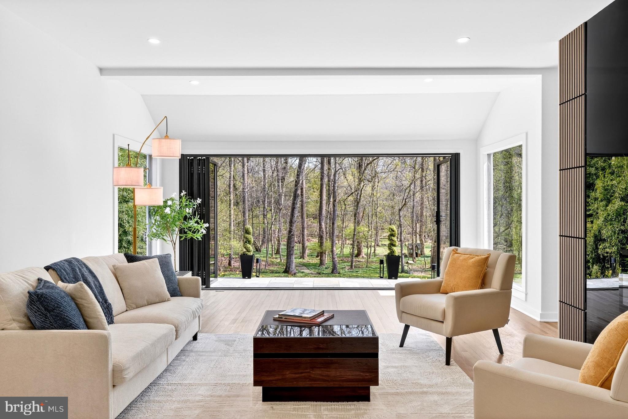 BRADLEY HILLS GROVE - Residential