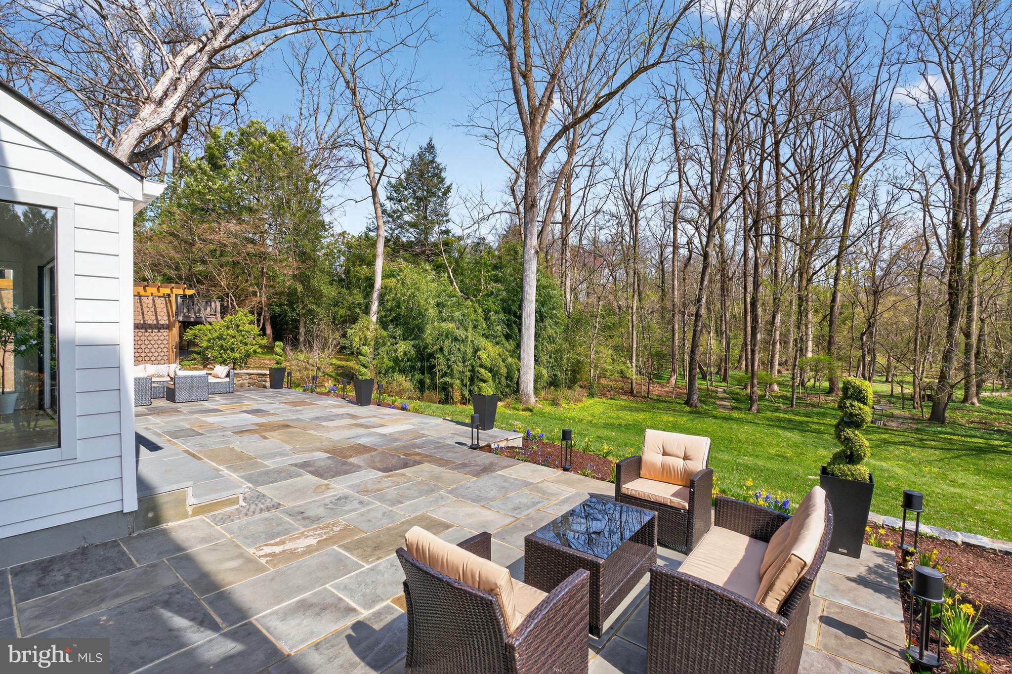 BRADLEY HILLS GROVE - Residential