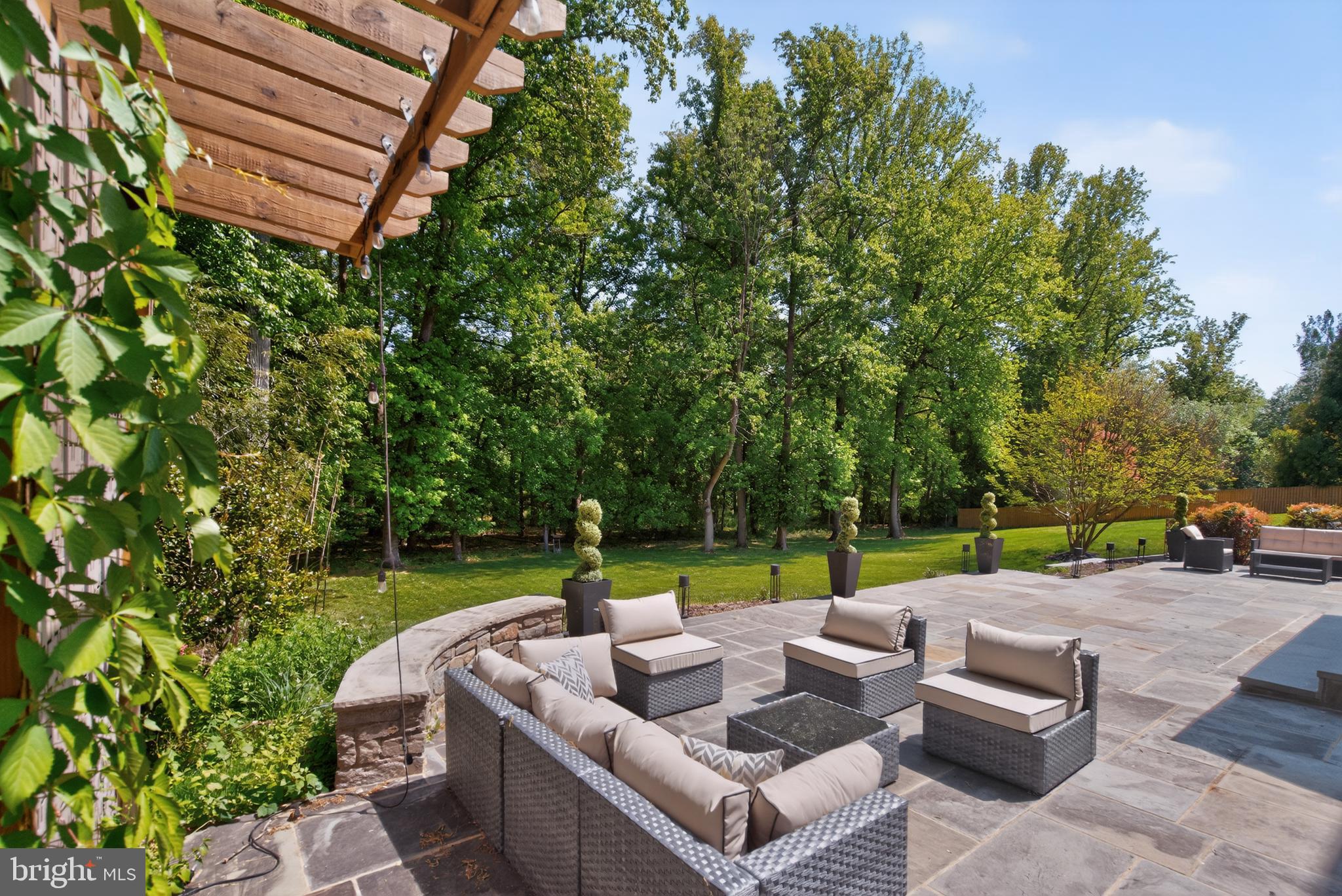 BRADLEY HILLS GROVE - Residential