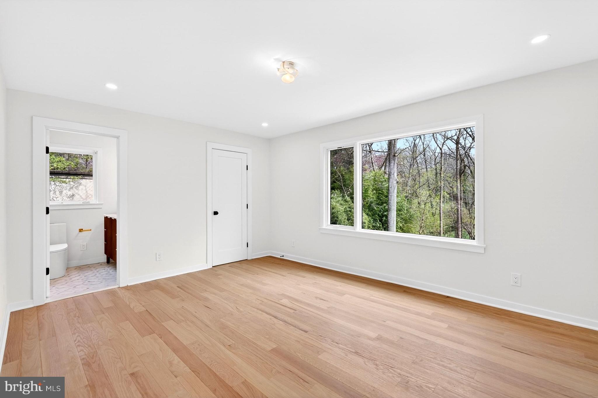 BRADLEY HILLS GROVE - Residential