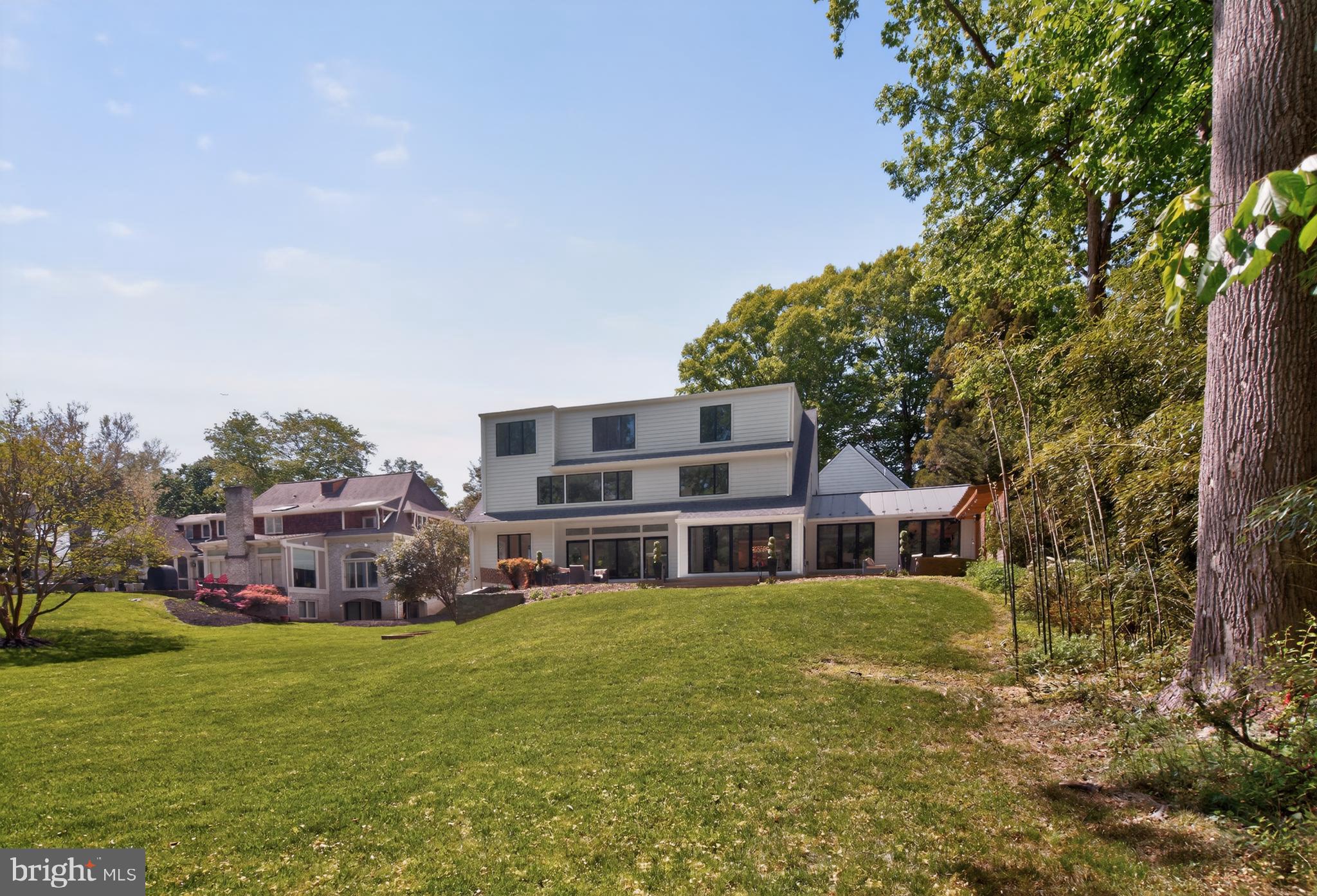 BRADLEY HILLS GROVE - Residential