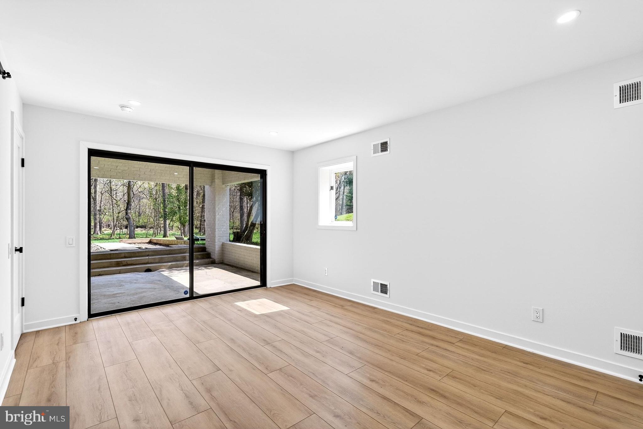 BRADLEY HILLS GROVE - Residential