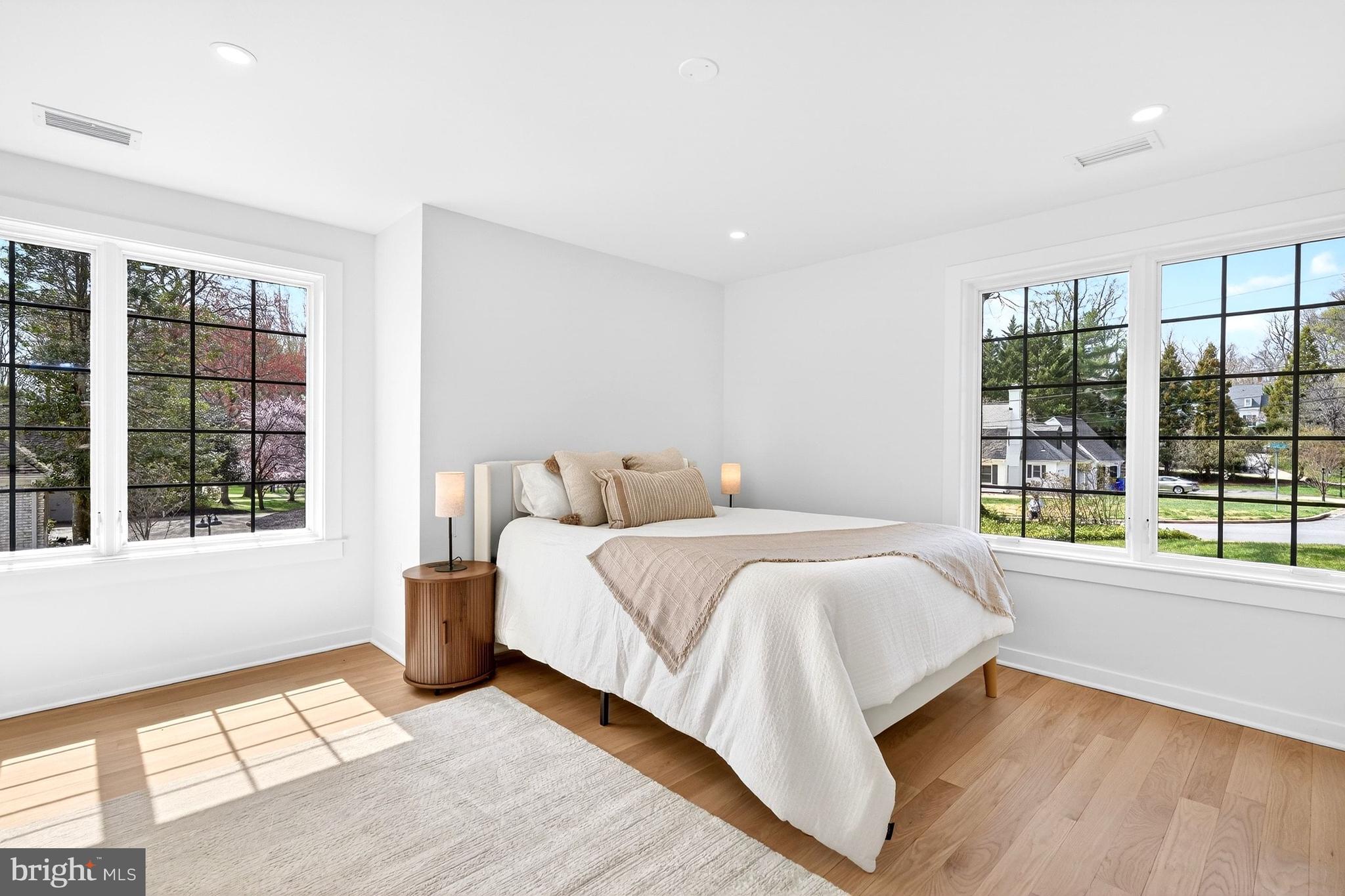 BRADLEY HILLS GROVE - Residential