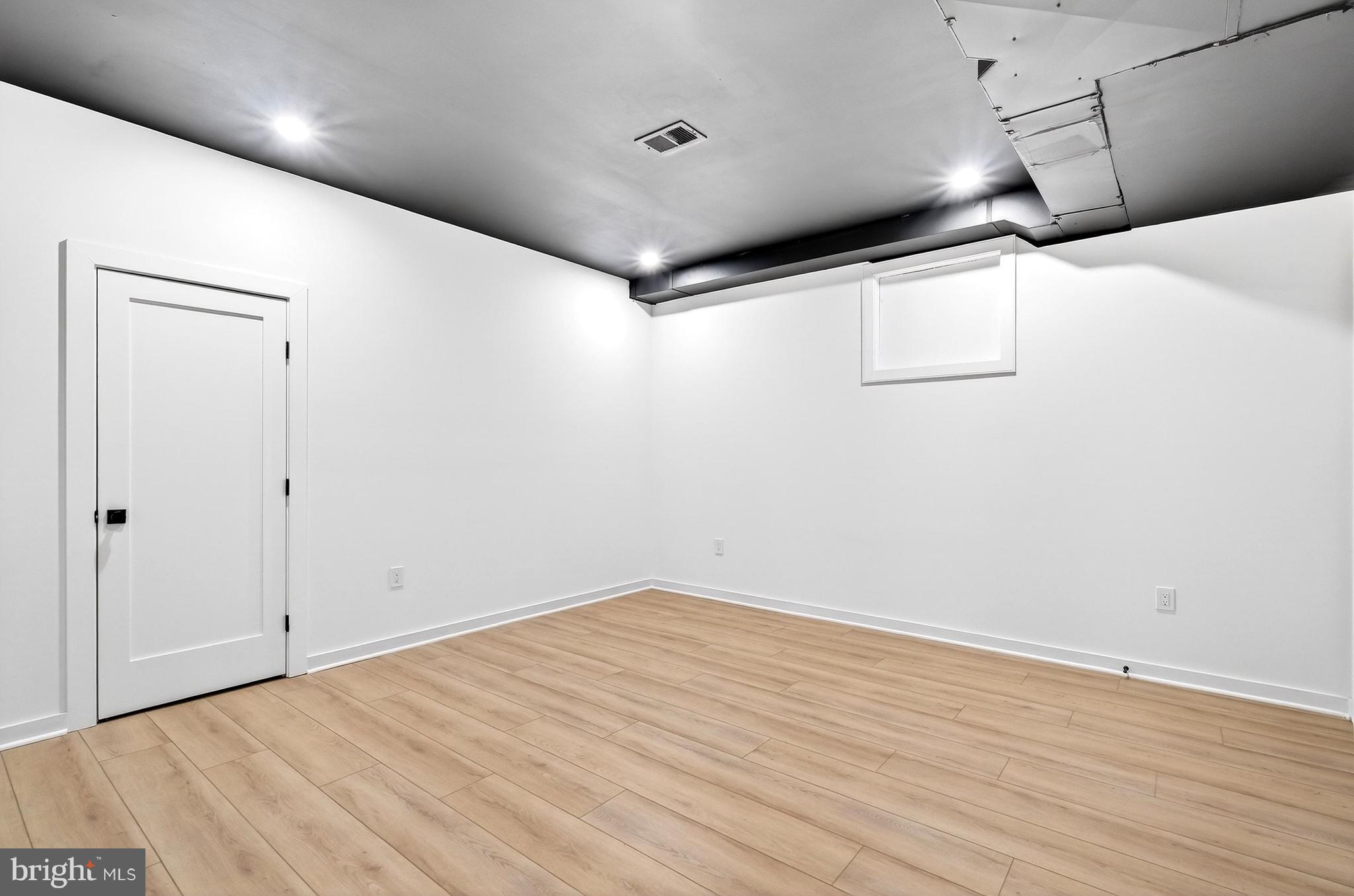 BRADLEY HILLS GROVE - Residential