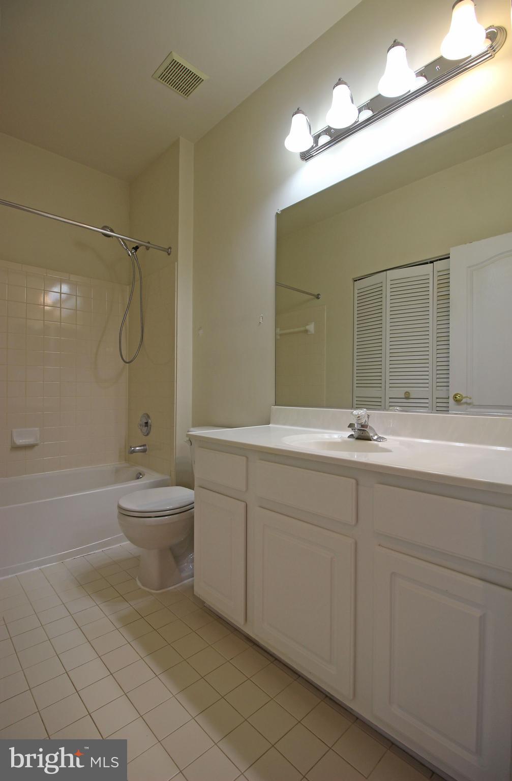 HAWTHORNE - Residential Lease