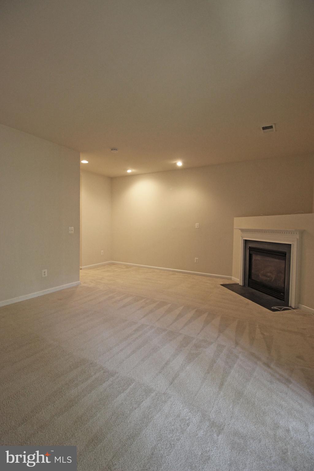 HAWTHORNE - Residential Lease