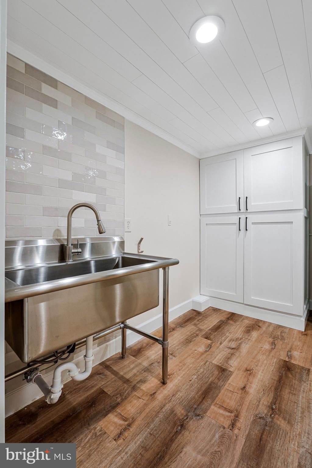 DONOVANS NINE - Residential