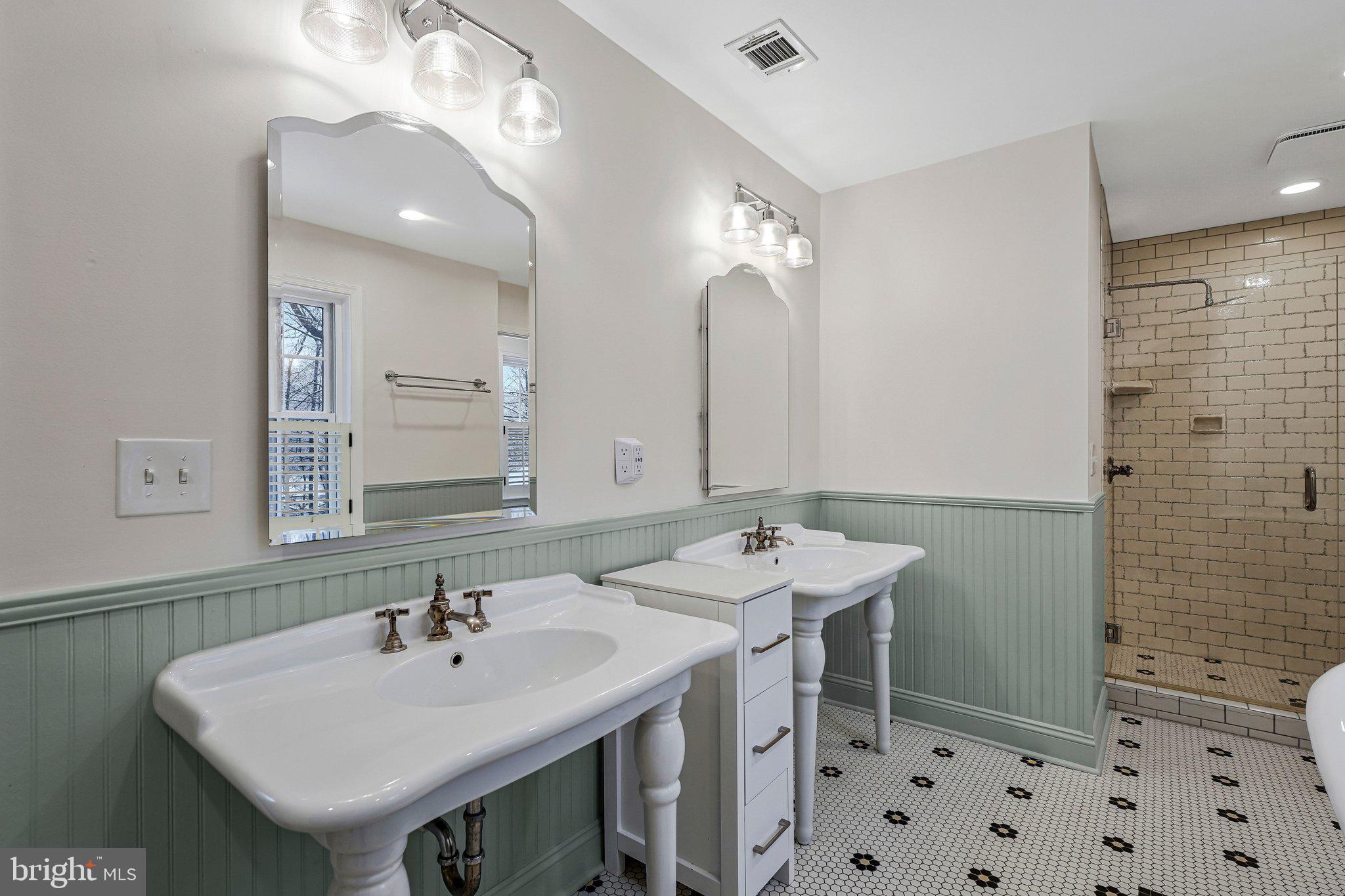 DONOVANS NINE - Residential