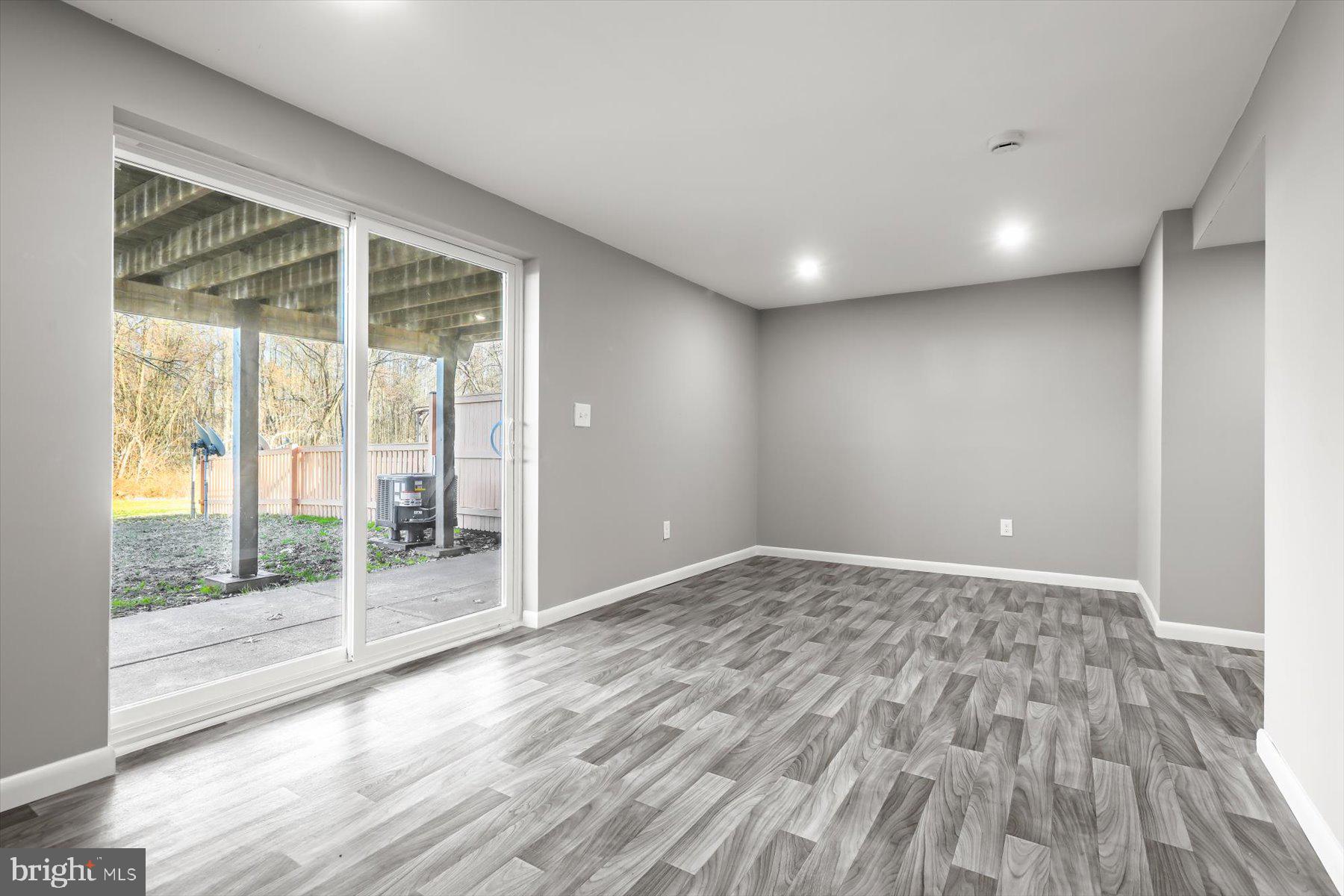 HARFORD SQUARE - Residential