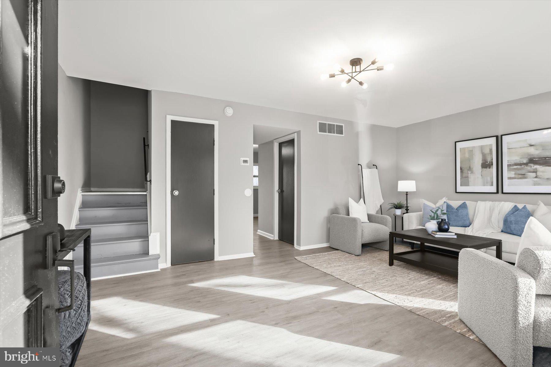 HARFORD SQUARE - Residential