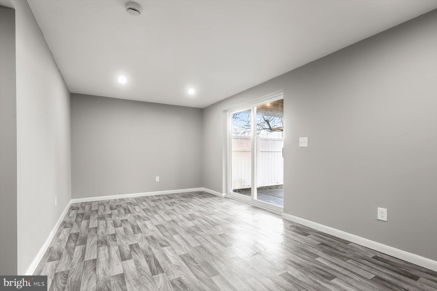 HARFORD SQUARE - Residential