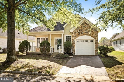 14 HUMMINGBIRD DRIVE HAMILTON NJ 08690