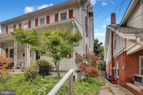 Townhouse For Sale - 5 Monroe Street<br/> MOHNTON, PA 19540
