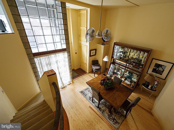 QUEEN VILLAGE - Residential Income