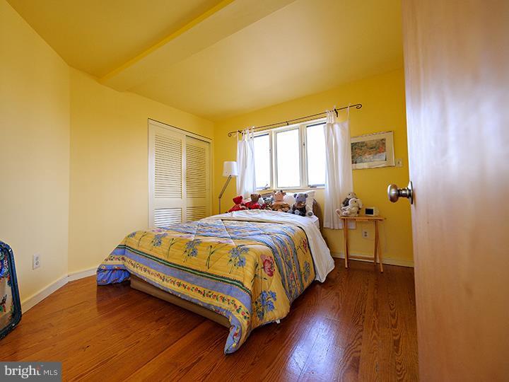 QUEEN VILLAGE - Residential Income