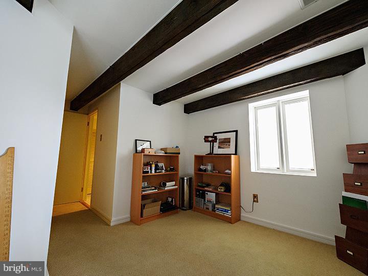 QUEEN VILLAGE - Residential Income