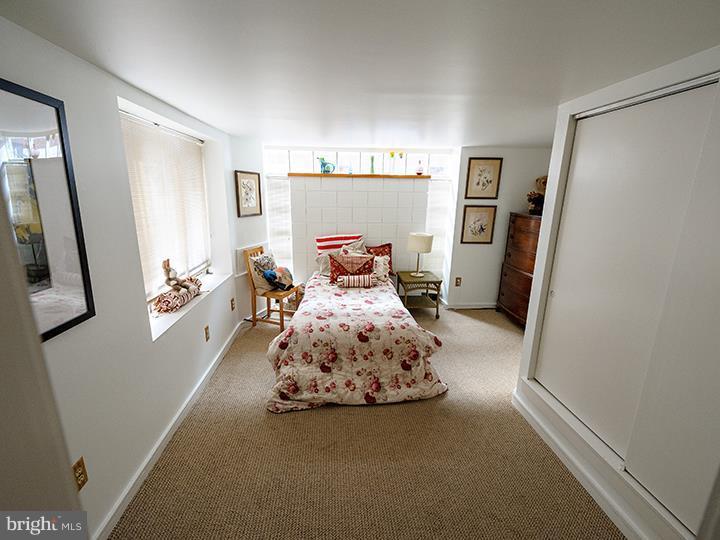 QUEEN VILLAGE - Residential Income