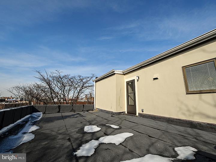 QUEEN VILLAGE - Residential Income