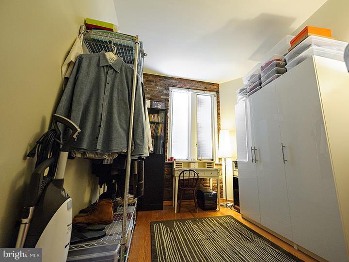 QUEEN VILLAGE - Residential Income