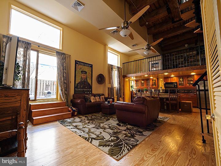 QUEEN VILLAGE - Residential Income