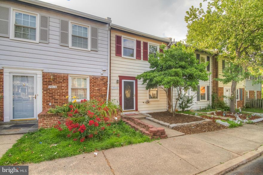 Refreshing, clean, cozy town home close to everything you need and great for commuting! Neutral paint & carpet, new refrigerator, ceramic tile, stamped concrete patio, and fenced in backyard! Must come see quickly, won't last long!
