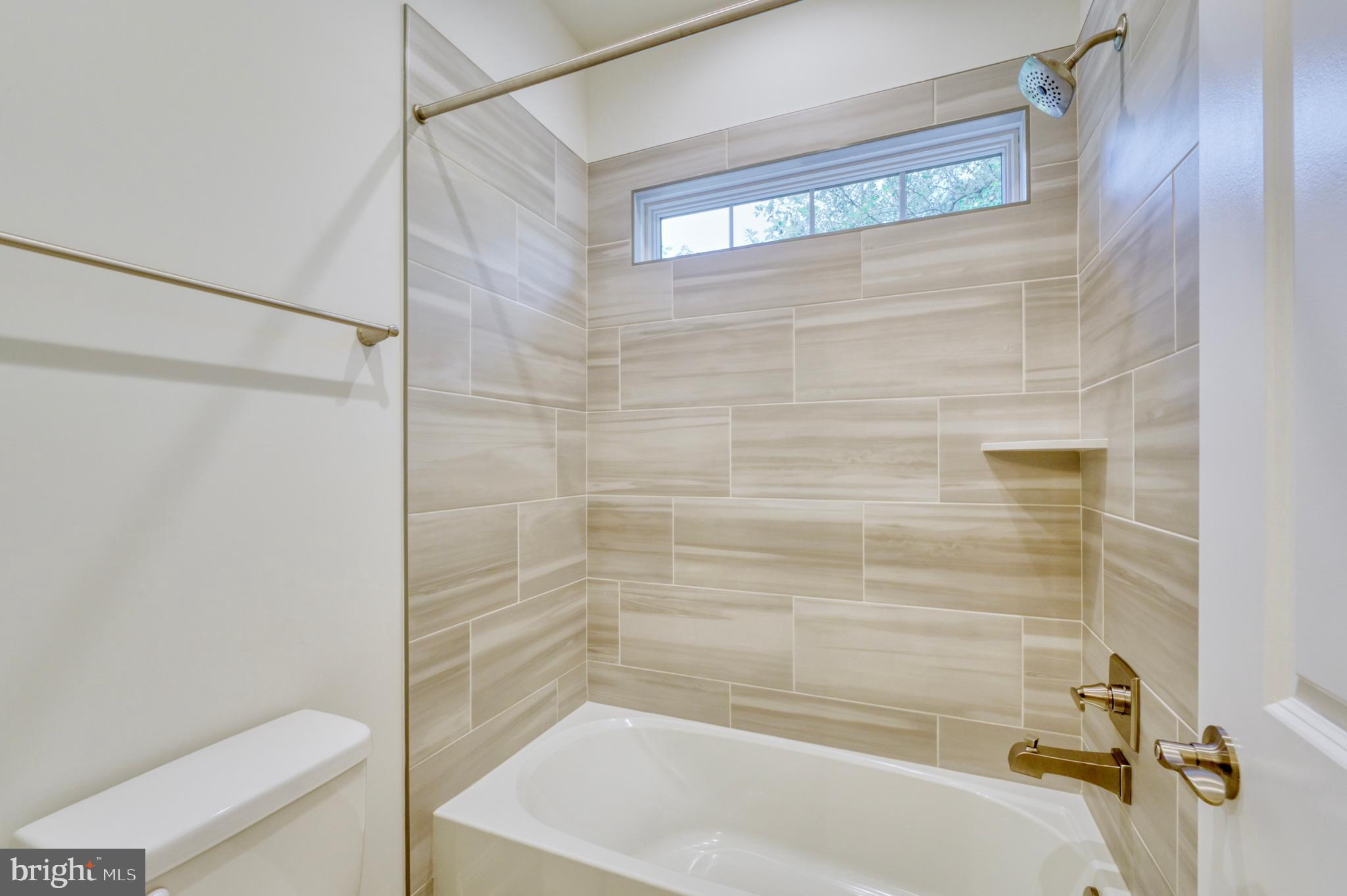 VICTORIA WOODS - Residential