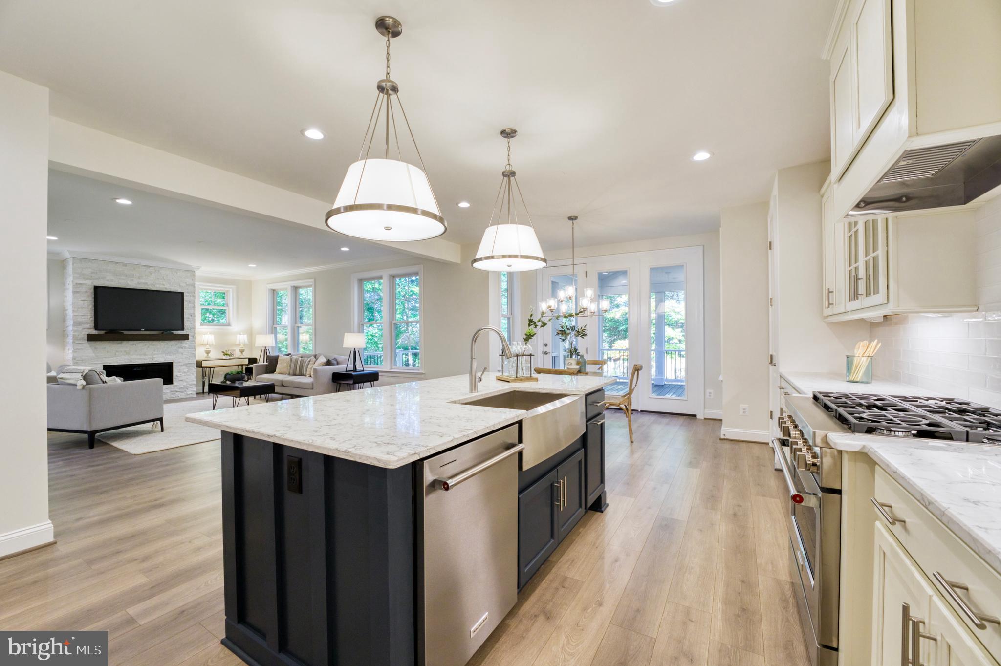 VICTORIA WOODS - Residential