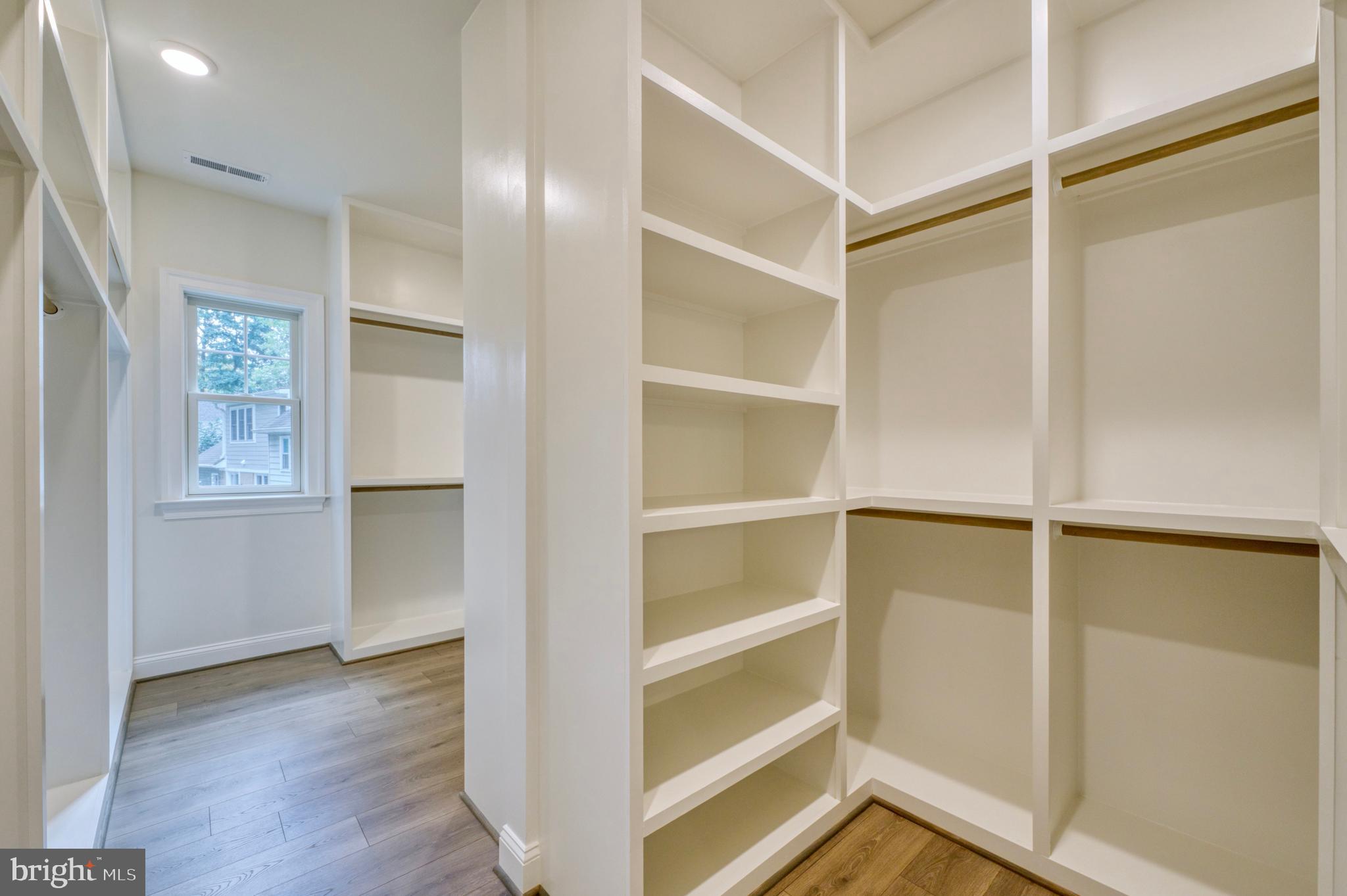 VICTORIA WOODS - Residential