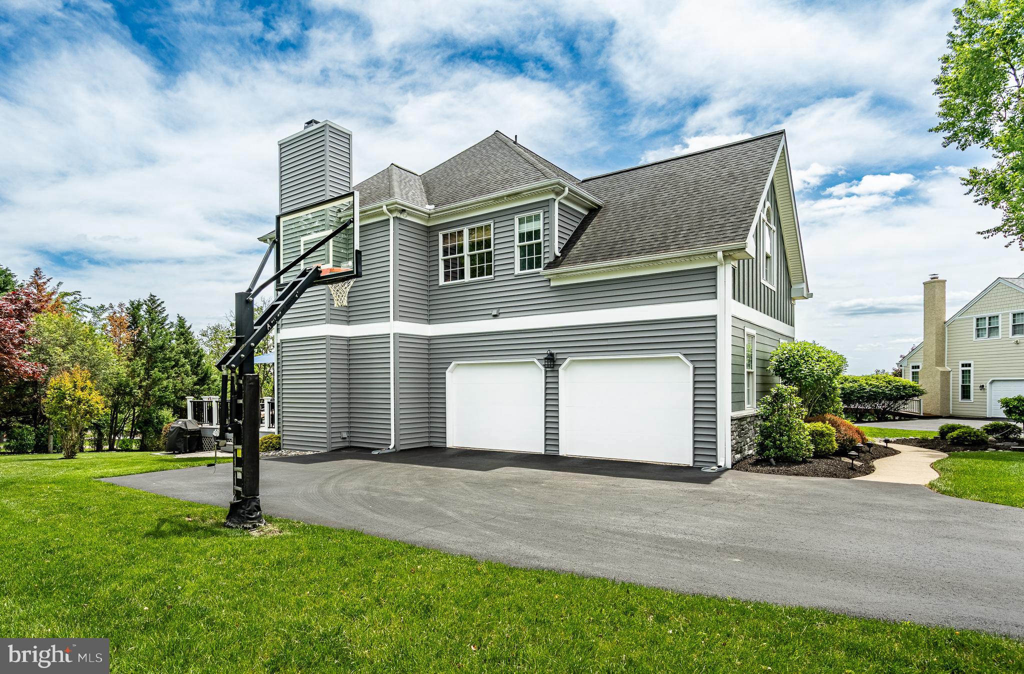 NOBLE OAKS - Residential