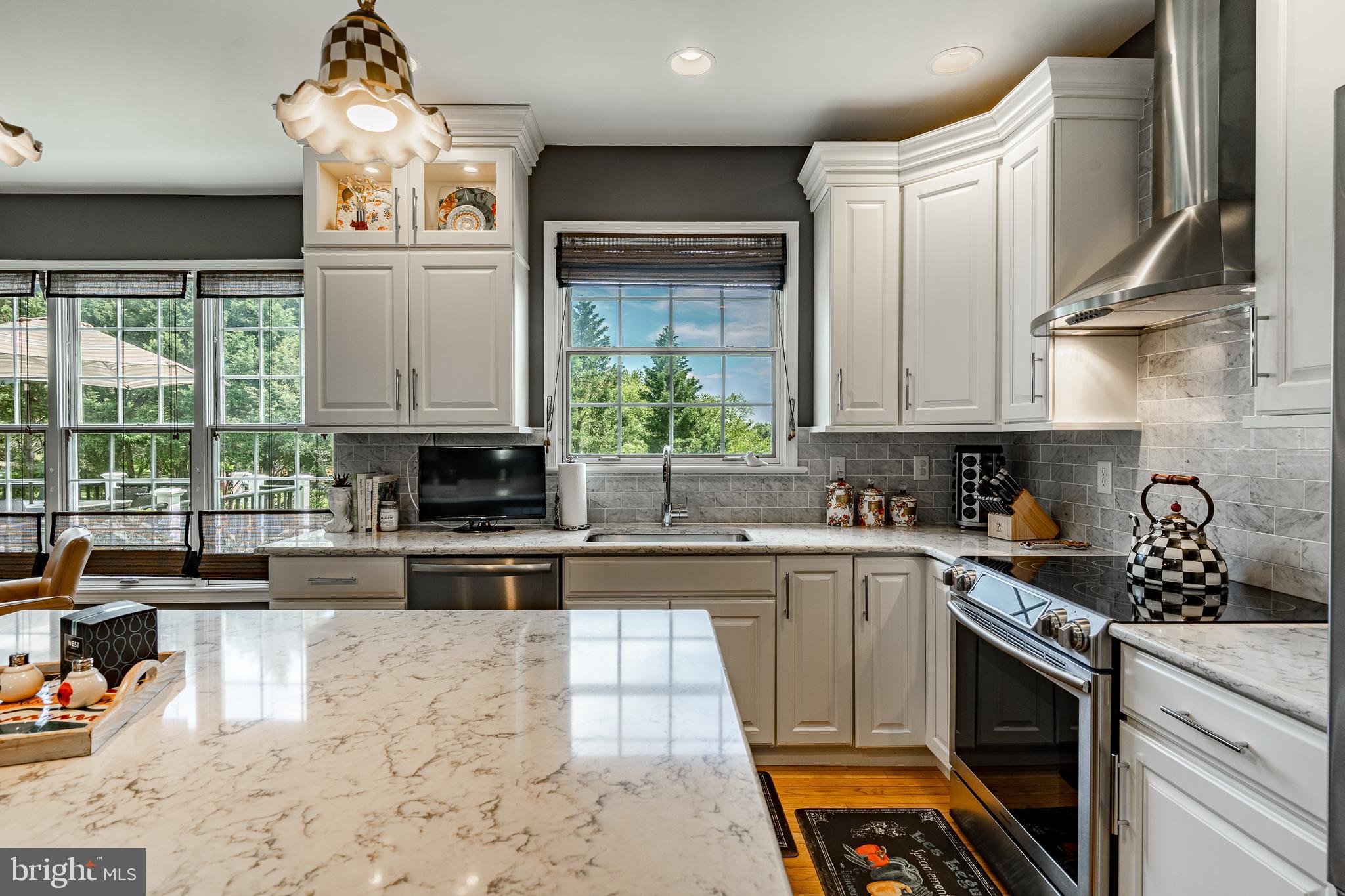 NOBLE OAKS - Residential