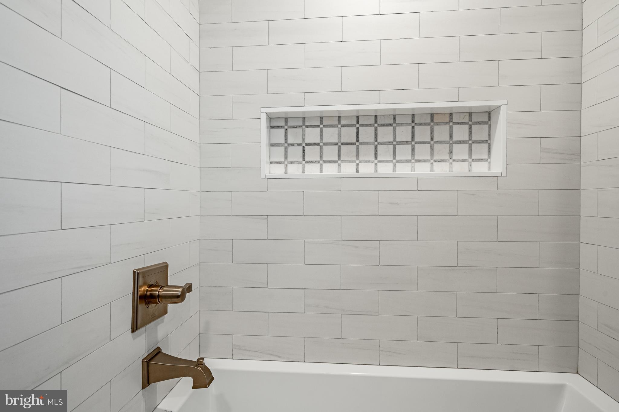 NOBLE OAKS - Residential