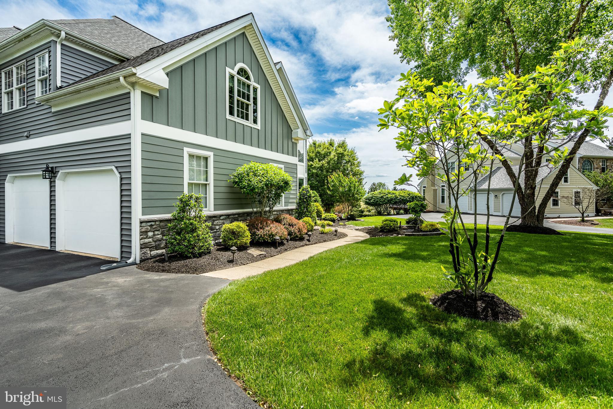 NOBLE OAKS - Residential