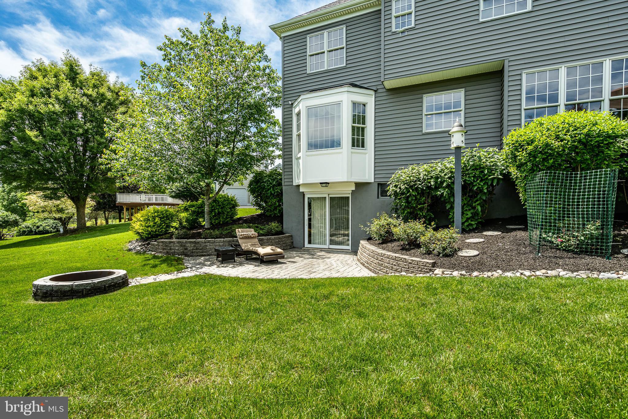 NOBLE OAKS - Residential