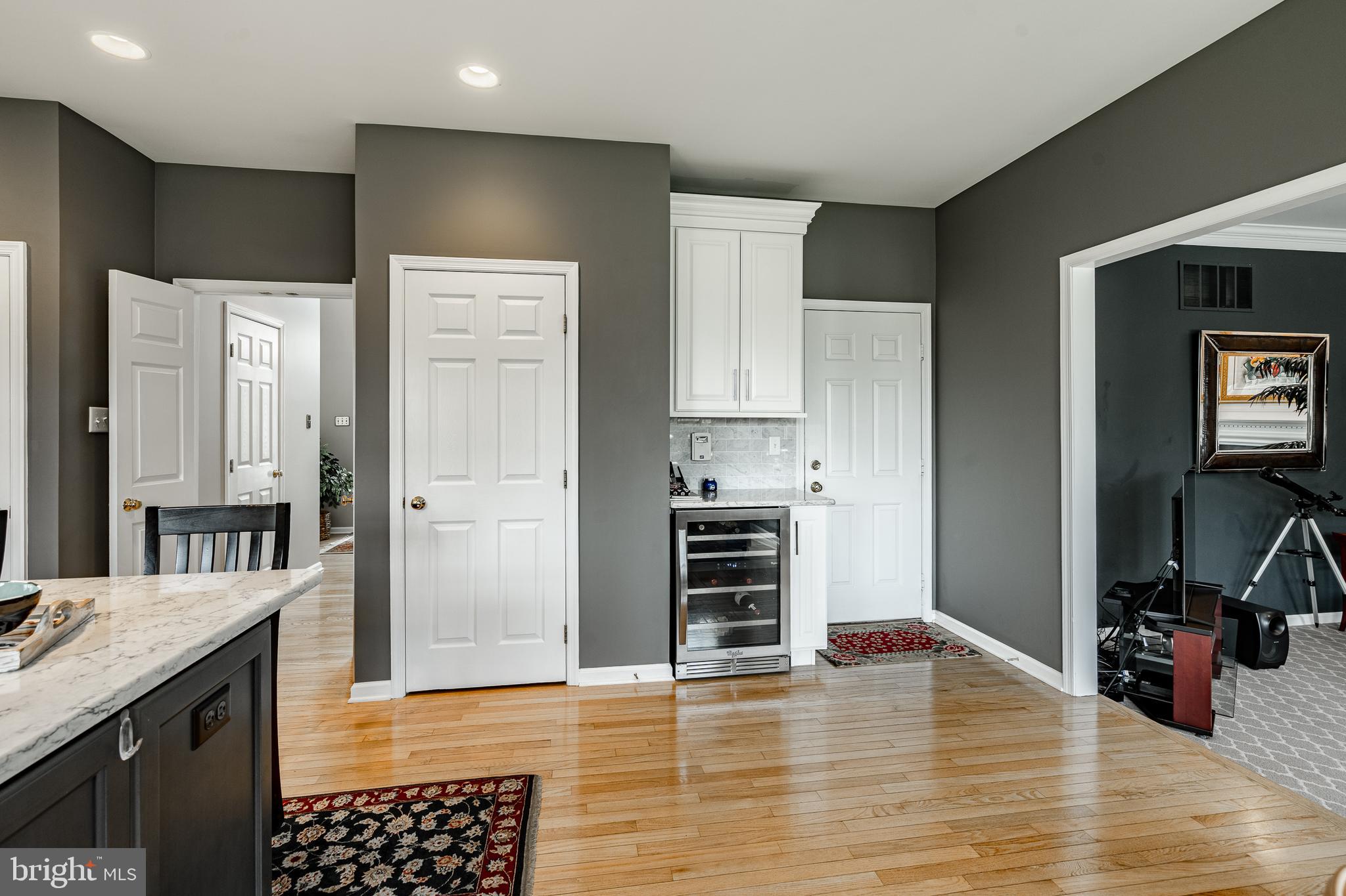 NOBLE OAKS - Residential