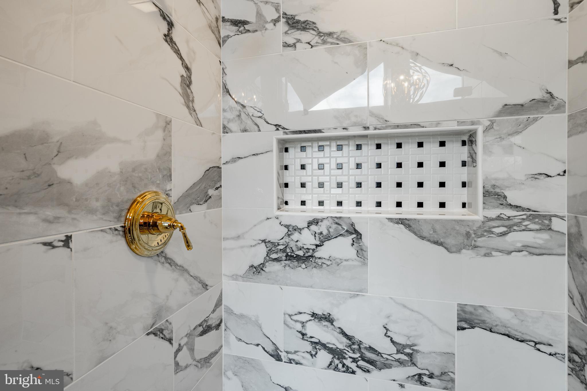 NOBLE OAKS - Residential