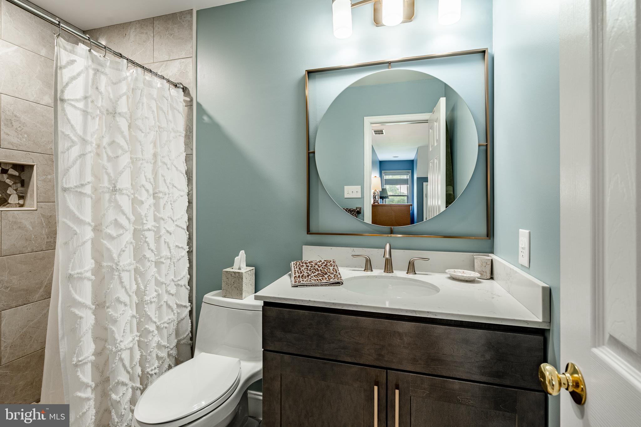 NOBLE OAKS - Residential