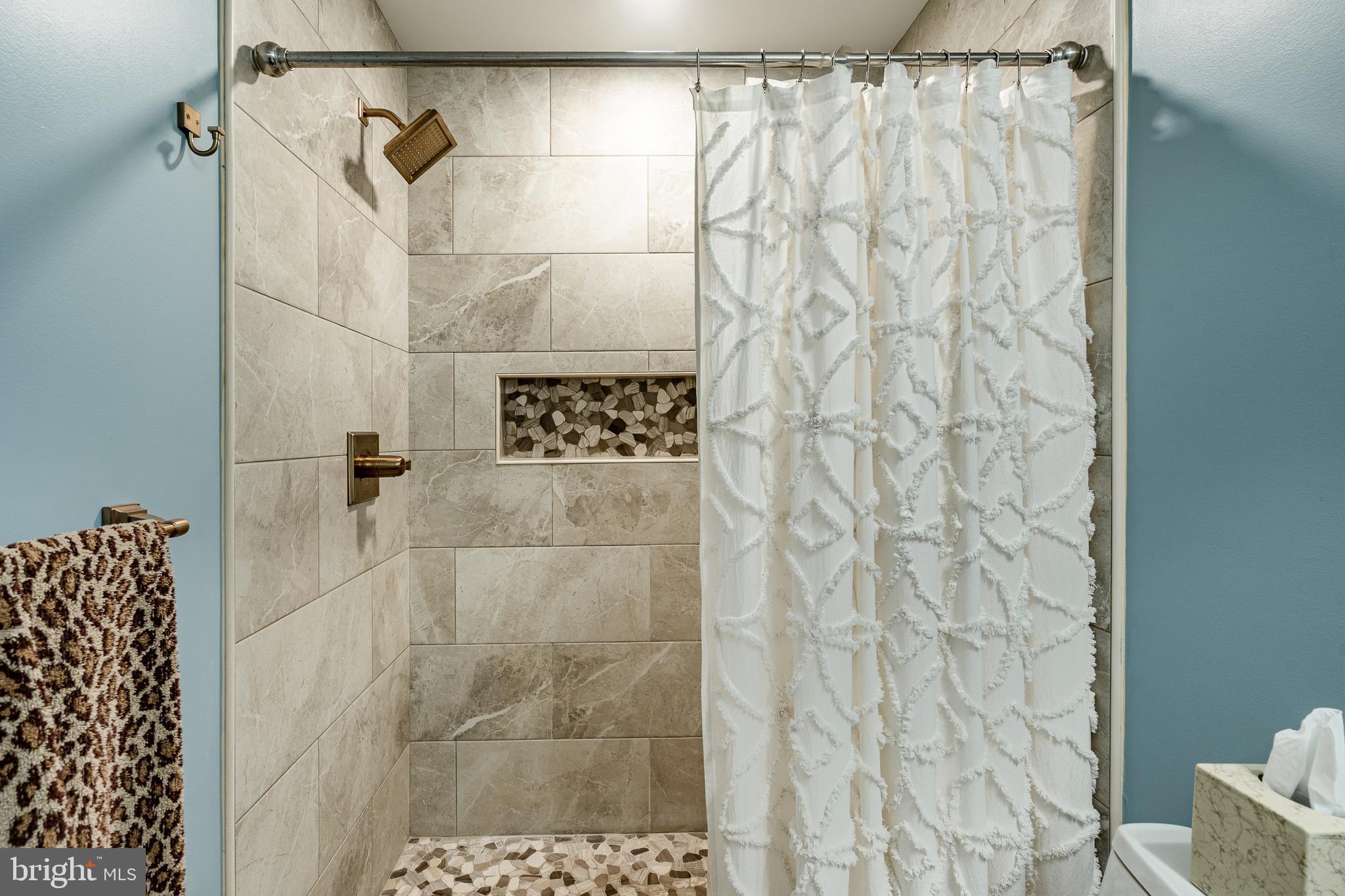 NOBLE OAKS - Residential