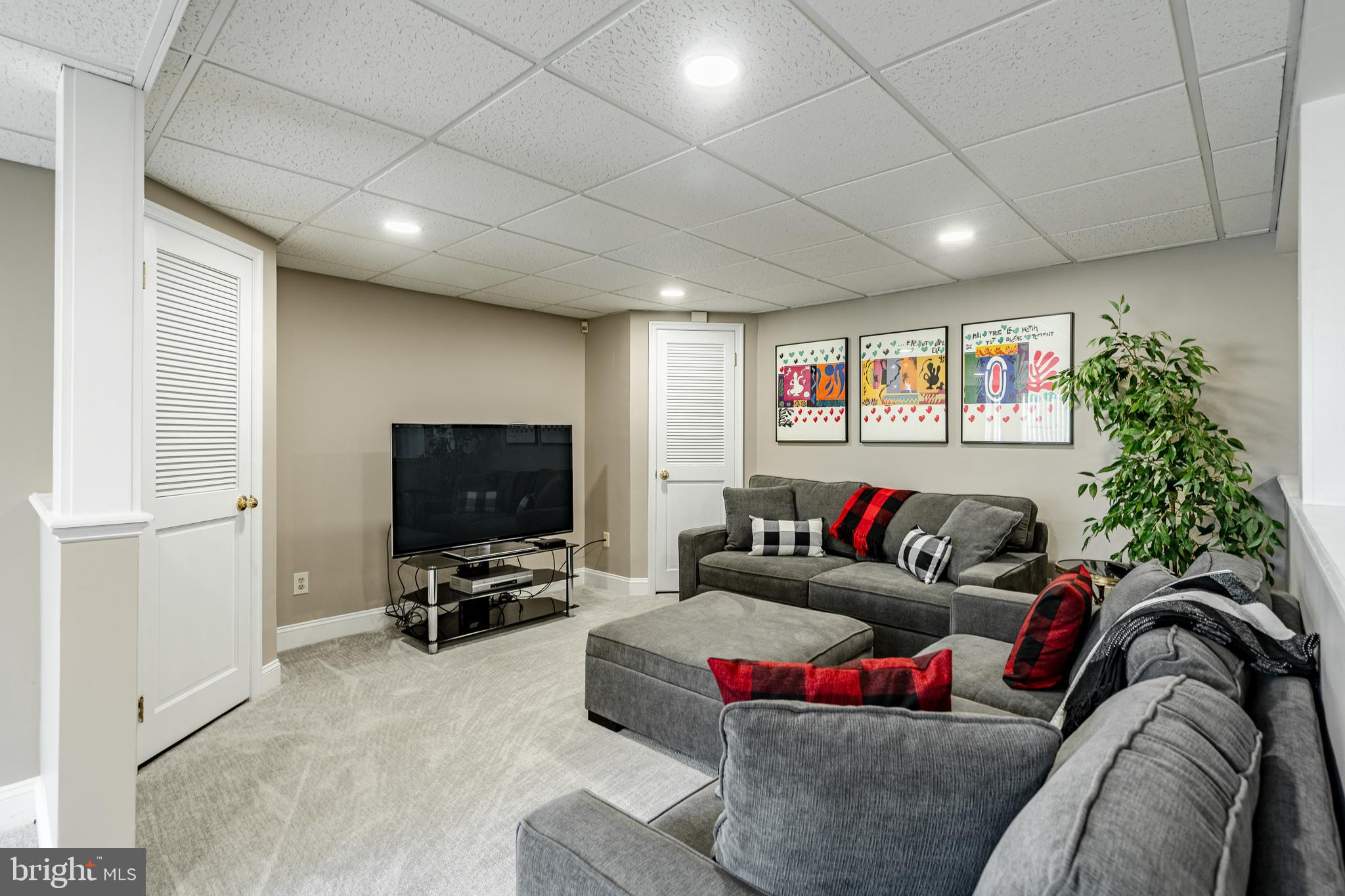 NOBLE OAKS - Residential