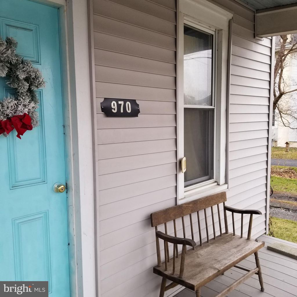 Photo of 970 W MAIN ST, NEW HOLLAND, PA 17557 (MLS # PALA2029738)