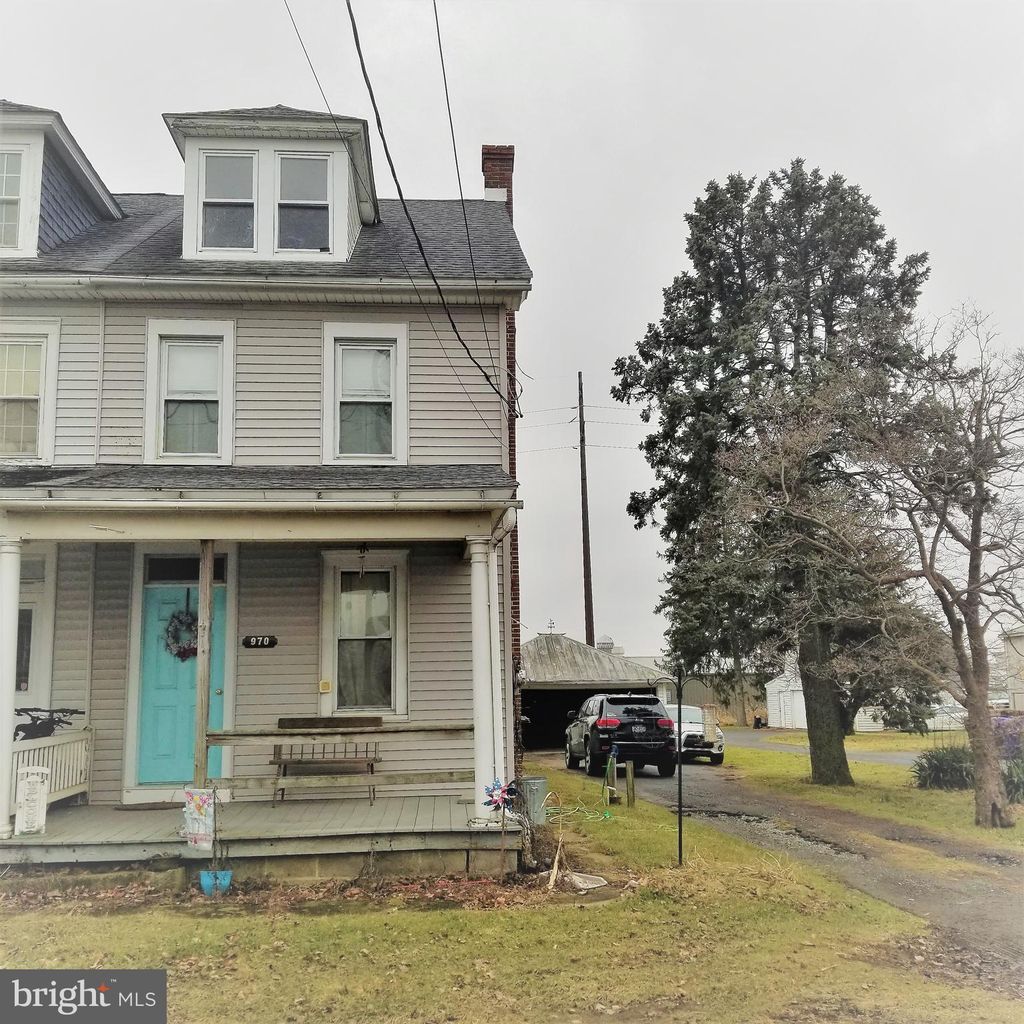 Photo of 970 W MAIN ST, NEW HOLLAND, PA 17557 (MLS # PALA2029738)
