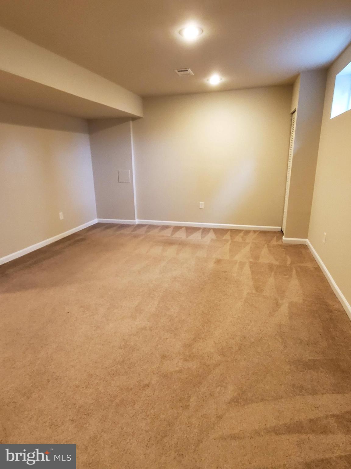 MONIKA COURTS - Residential Lease