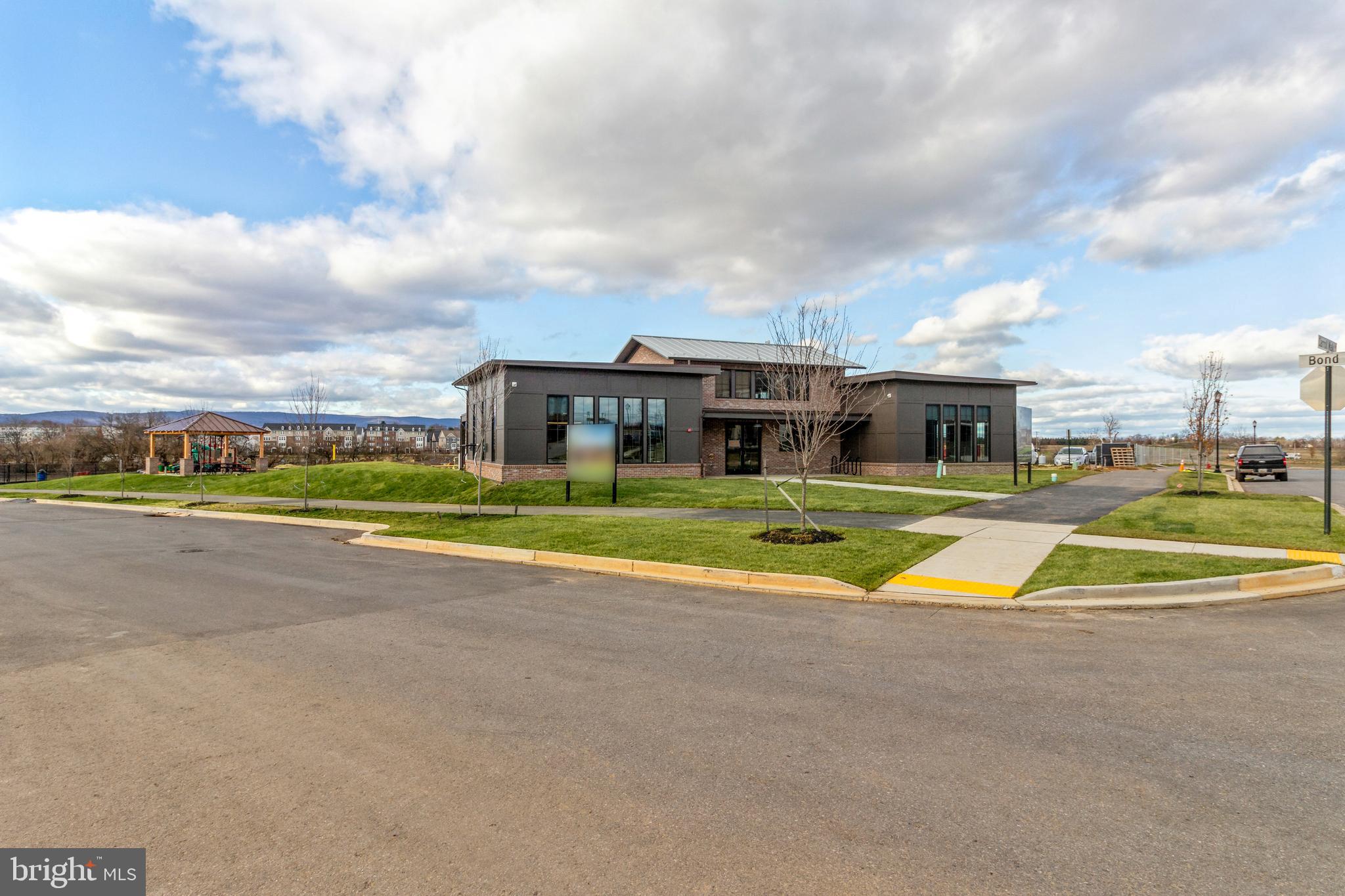 RENN QUARTER - Residential Lease