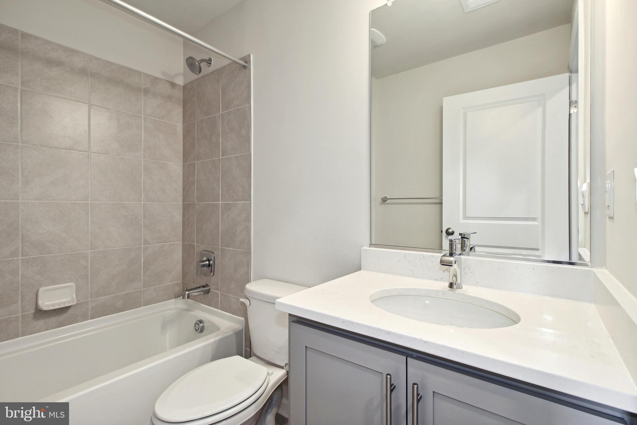 RENN QUARTER - Residential Lease