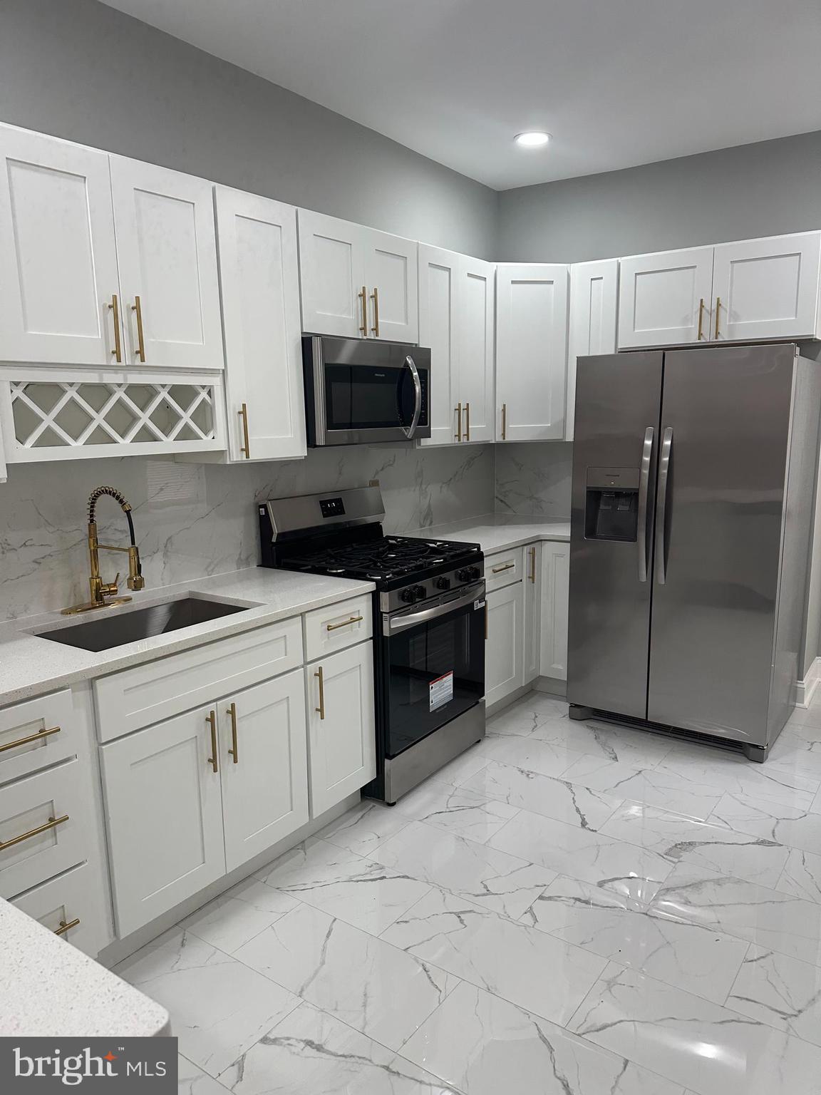 2122 W TORONTO STREET