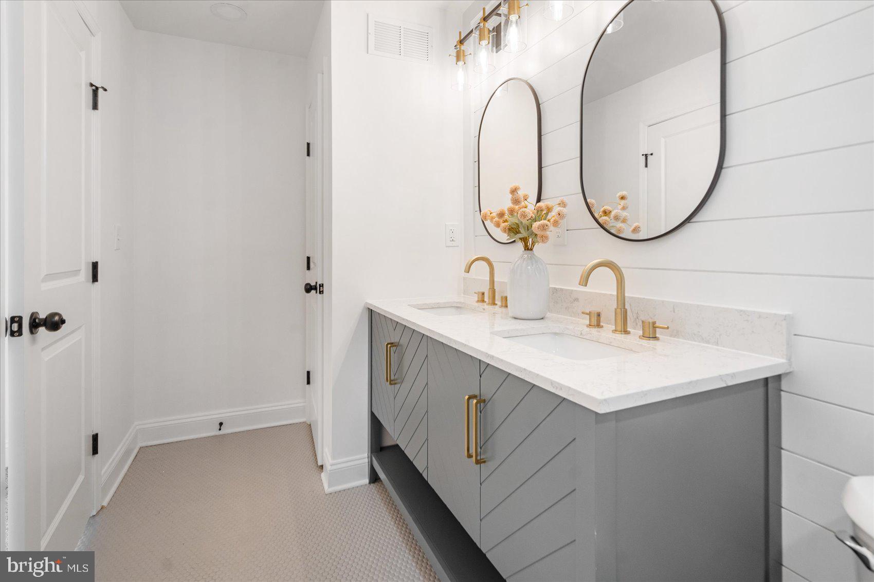 THUNDER HILL - Residential