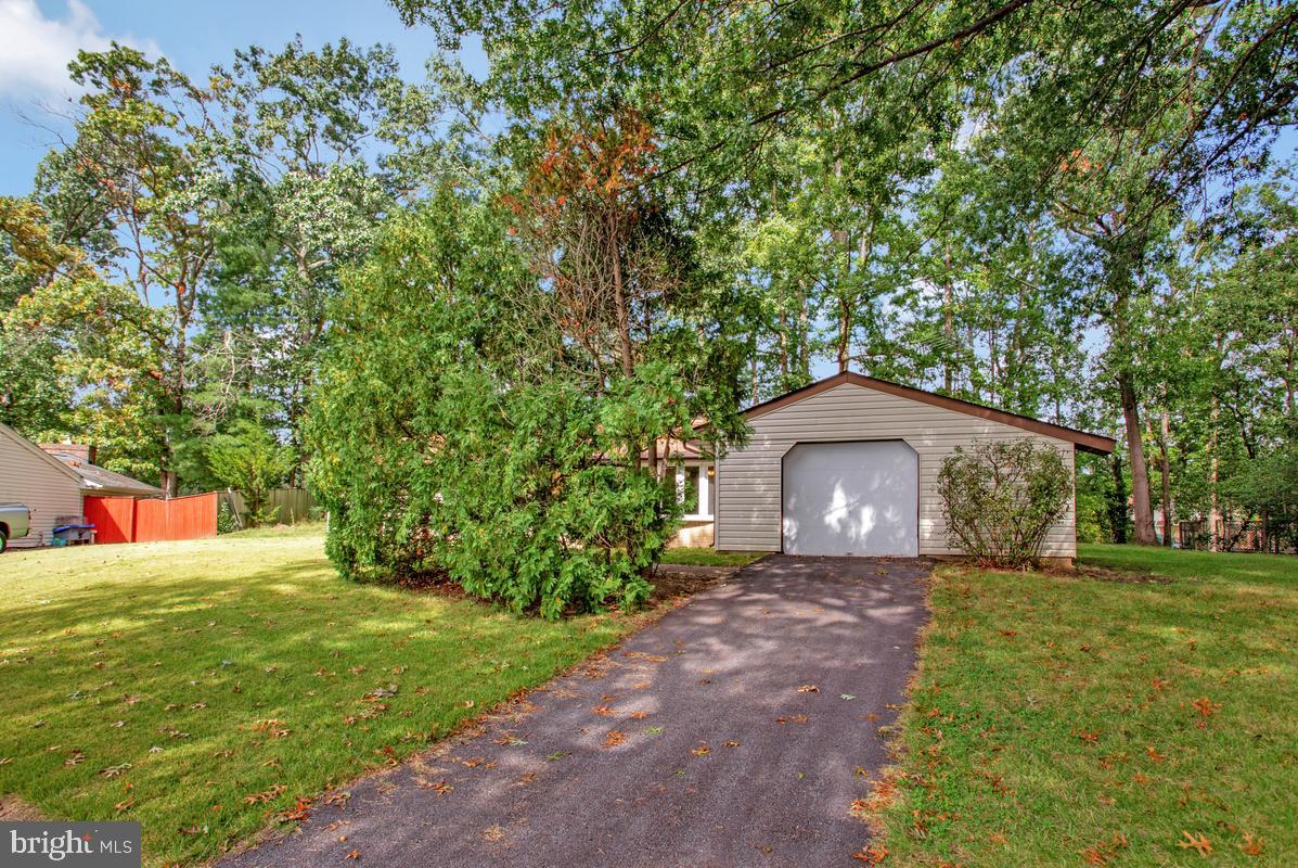 3905 BREWSTER COURT