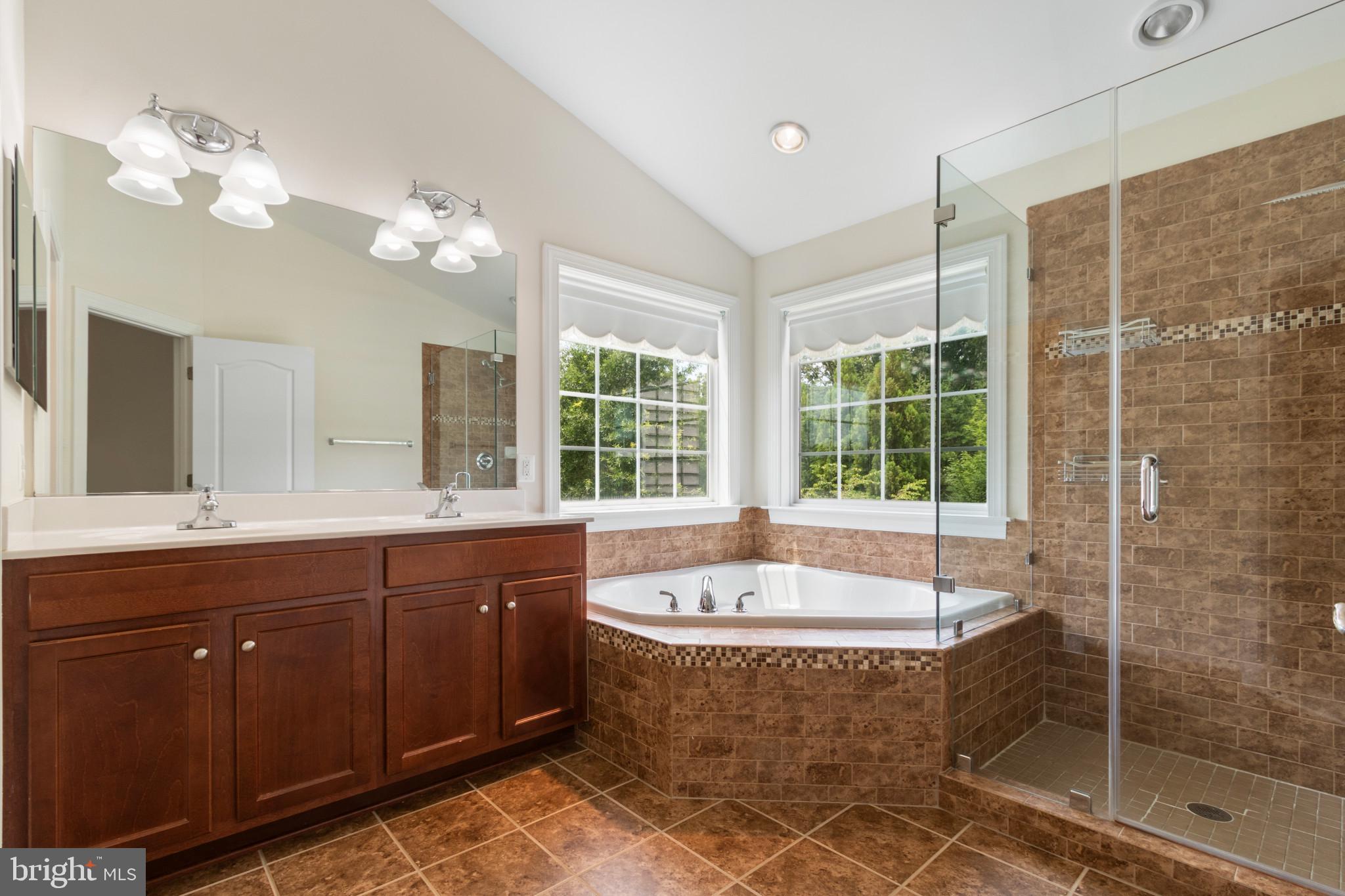 SADDLE RIDGE - Residential